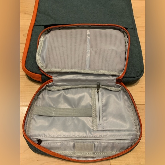 2 in 1 Waterproof Laptop Case with detachable pouch - Picture 4 of 7